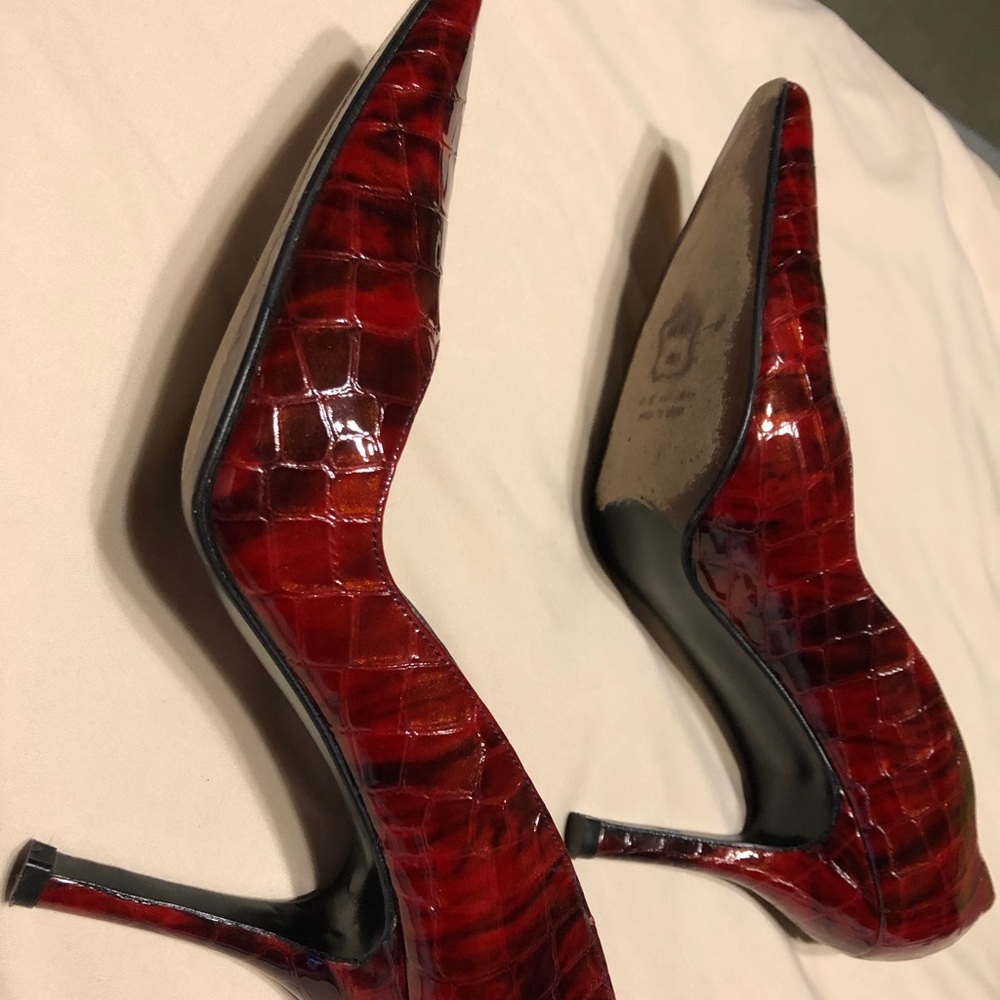 Stuart Weitzman - Picture 4 of 6